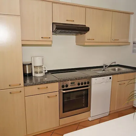 Blockhaus Mit Grossem Grundstueck Und Zaun